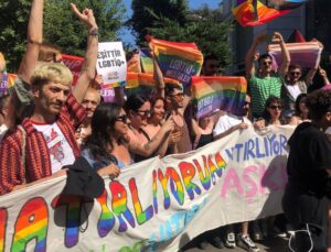 Yasaklara Rağmen 22. İstanbul Onur Yürüyüşü Gerçekleşti