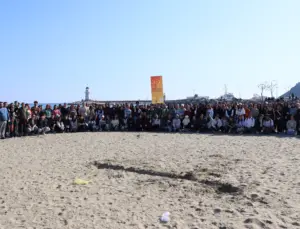 ALBÜS Gönüllüleri Alanya Sahillerini Temizledi: 87 Torba Atık Toplandı!