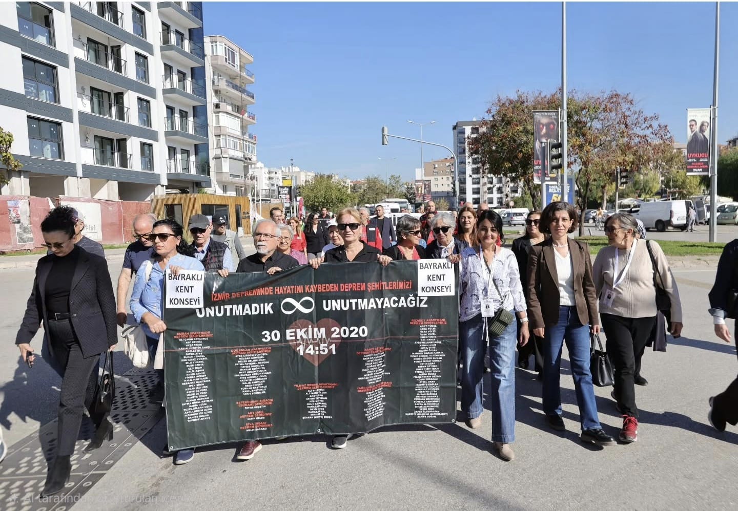 Bayraklı’da 30 Ekim Depreminin 5. Yılında Sessiz Yürüyüş 2 whatsapp image 2025 10 31 at 18.22.04 1