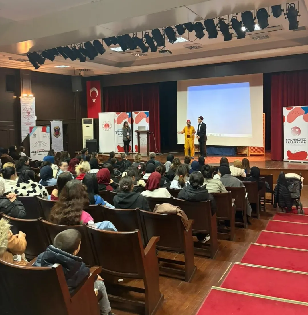 “Yarınlar Senin” Projesi Başarıyla Tamamlandı: Dezavantajlı Çocuklara Tiyatro, Sanat ve Umut Taşındı