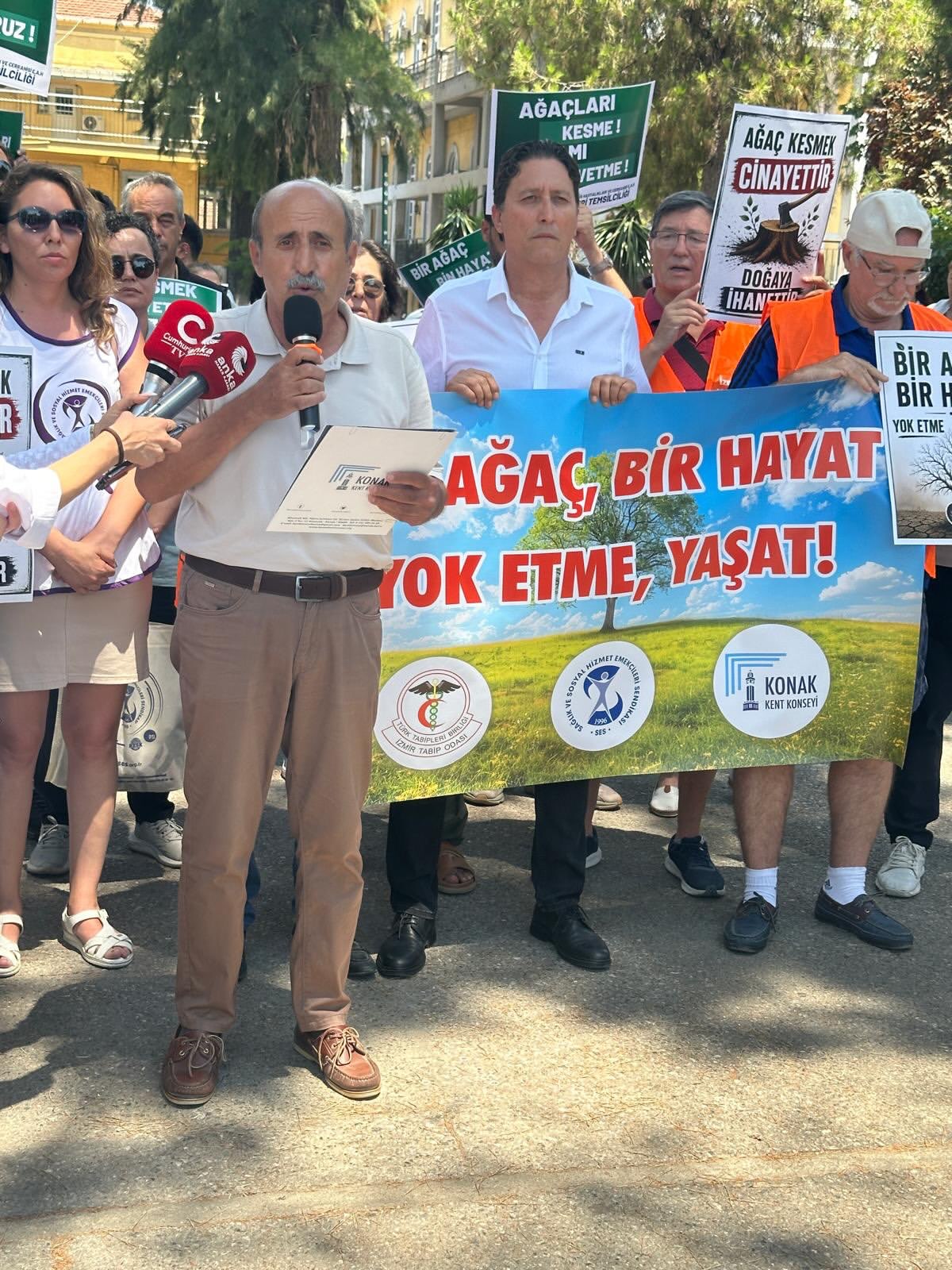 Konak Kent Konseyi’nden Dr. Suat Seren Hastanesi Bahçesindeki Ağaç Kesim Kararına Tepki